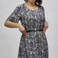 🌸Sommer-Hot-Sale - 50% Rabatt🌸2025 Elegantes Maxikleid mit Gürtel und Print